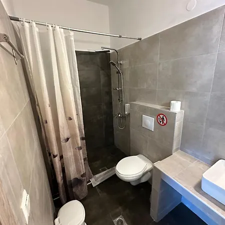 F & R 2 Apartamento *